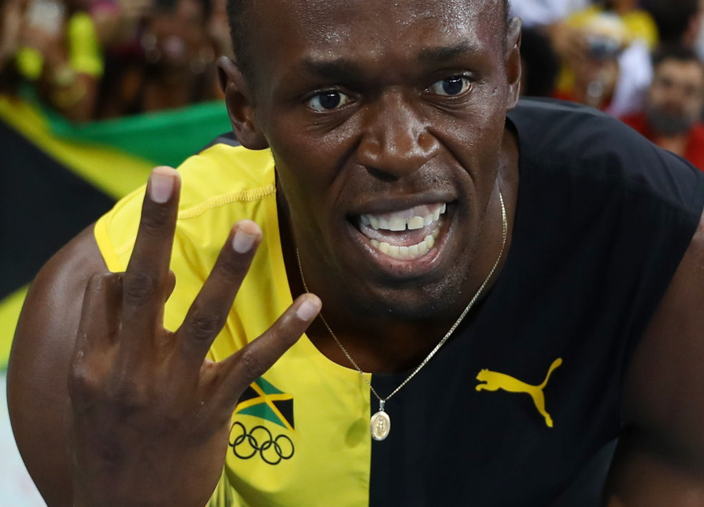 Foto: LETA/Reuters - Useins Bolts pēc stafetes skrējiena finiša Rio olimpiādē 